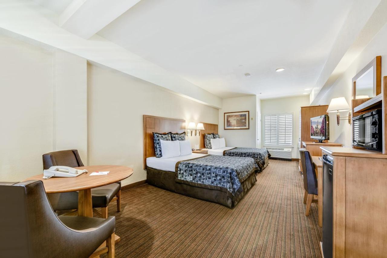 Anaheim Desert Inn & Suites Εξωτερικό φωτογραφία