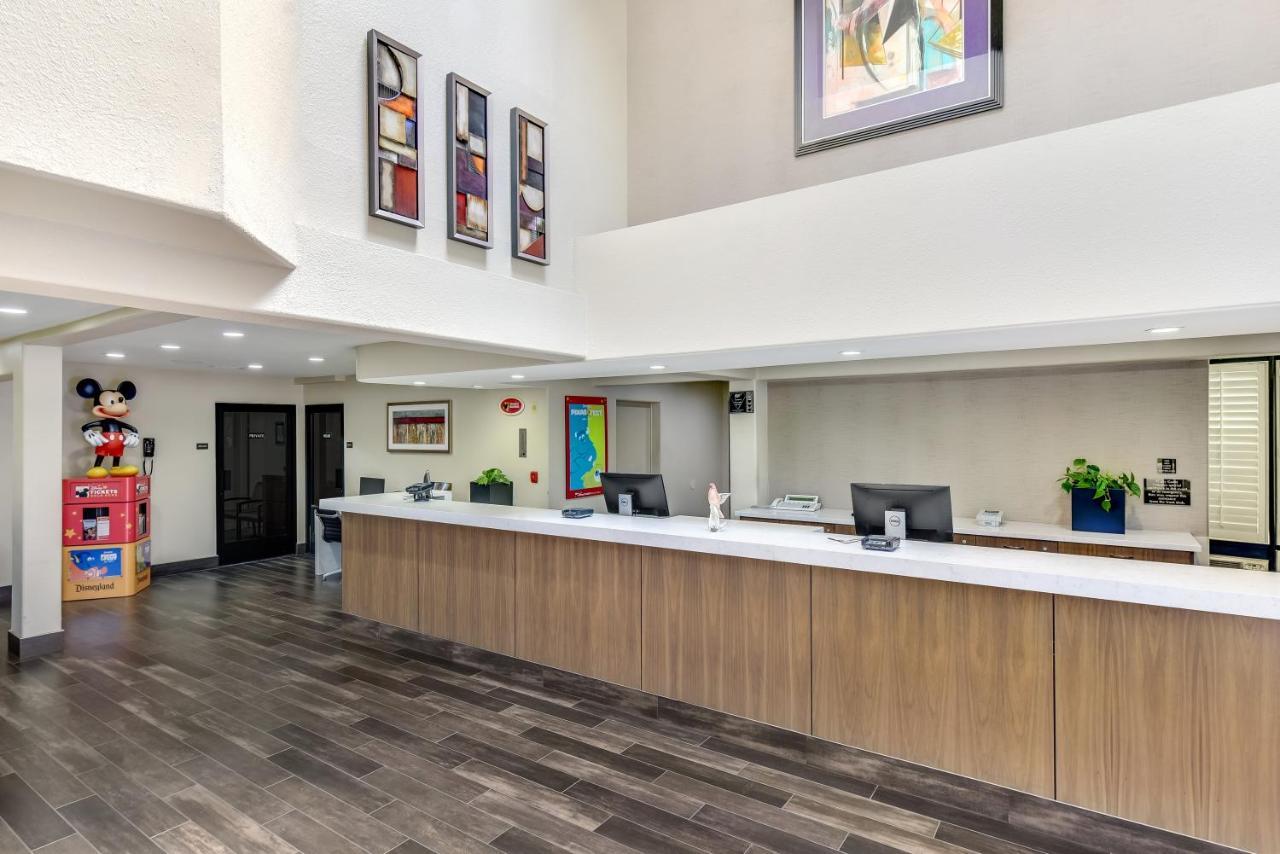 Anaheim Desert Inn & Suites Εξωτερικό φωτογραφία